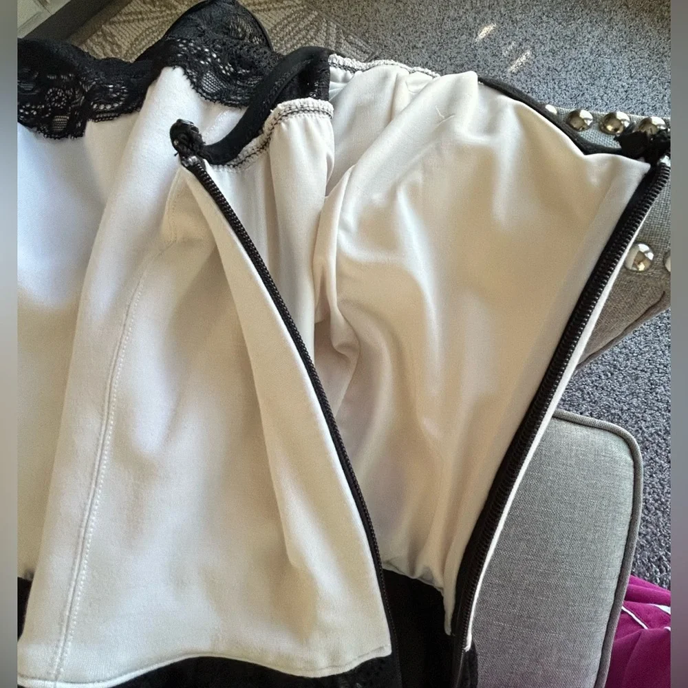 Bebe Black and White Lace Peplum Ruffle Top Side Zip Sexy Size M - Picture 6 of 12